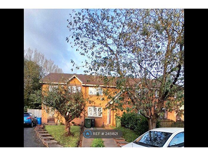 2 Bedroom Terraced House To Rent In Magpie Lane, Oldham, OL4