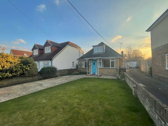 4 Bedroom Chalet House To Rent In Beldam Bridge Road, Westend, GU24