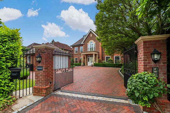 6 Bedroom Detached House For Sale In Ellwood Road, Beaconsfield, Buckinghamshire, HP9