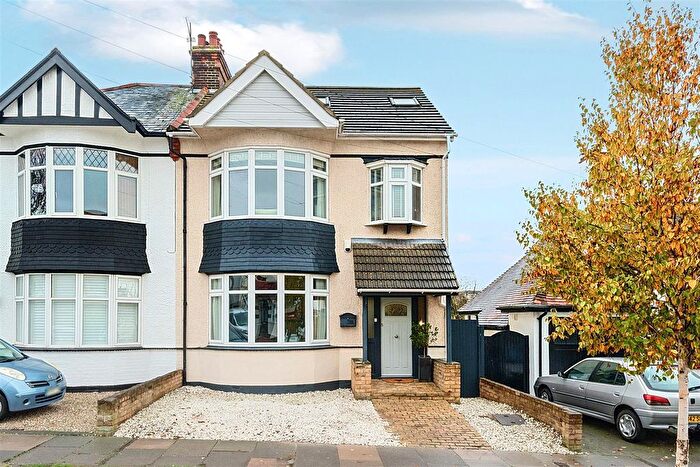 4 Bedroom Semi-Detached House For Sale In Westleigh Avenue, Leigh-On-Sea, SS9