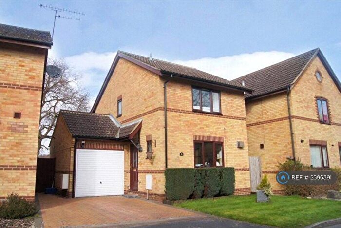 3 Bedroom Detached House To Rent In Newton Road, Farnborough, GU14