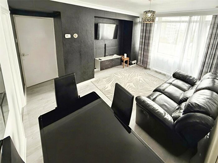 1 Bedroom Flat To Rent In Marchwood Close, London, SE5