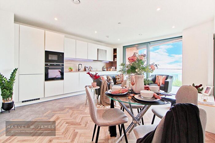 2 Bedroom Apartment To Rent In Makers Yard, Skyline Apartments, E3