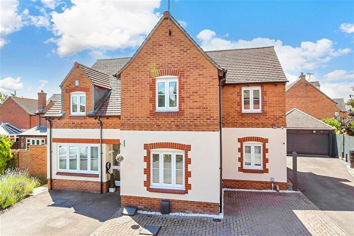 4 Bedroom Detached House For Sale In Robinson Close, Selsey, Chichester, West Sussex, PO20
