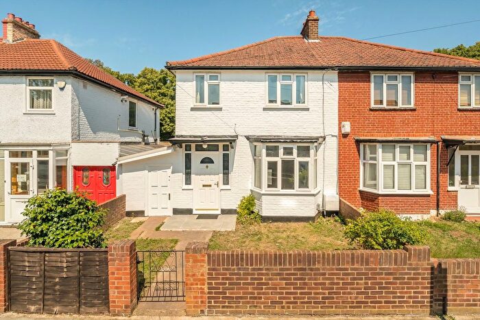 3 Bedroom Property For Sale In Rogers Road, Tooting, SW17