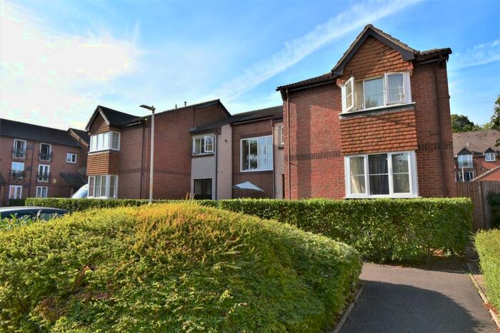 Studio To Rent In Knowles Close, Yiewsley, West Drayton, Middlesex, UB7