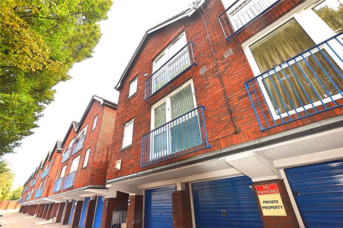 1 Bedroom Apartment To Rent In Whitehorse Lane, London, SE25