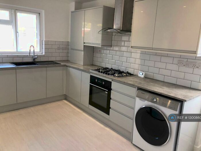 2 Bedroom Flat To Rent In St David&rsquo;S Close, Iver, SL0