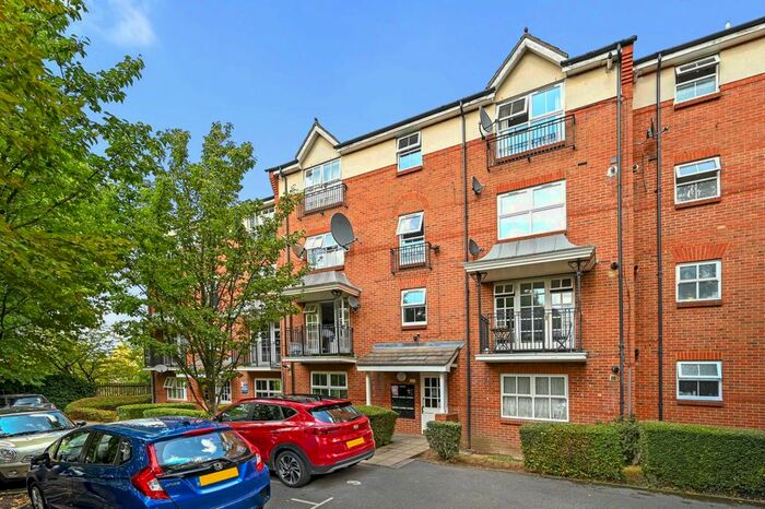 2 Bedroom Flat To Rent In Shaftesbury Gardens, North Acton, London, NW10