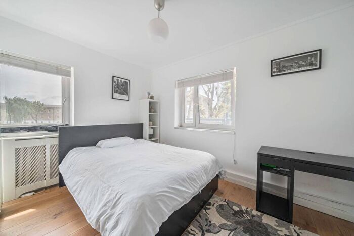 2 Bedroom Flat For Sale In Redclyf House, Cephas Street, Stepney, London, E1