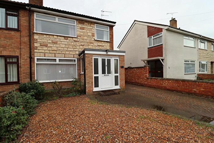 3 Bedroom Semi-Detached House To Rent In Croft Road, Newmarket, Suffolk, CB8