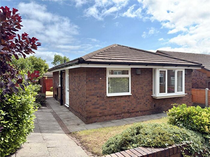 2 Bedroom Detached Bungalow For Sale In Spencer Street, Oldham, Greater Manchester, OL1