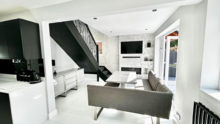 4 Bedroom Detached House For Sale In Newhouse Road, Hopwood, Heywood, OL10