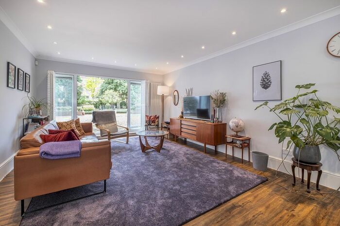 2 Bedroom Flat To Rent In The Downs, London, SW20