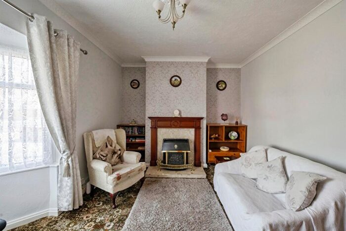 2 Bedroom Detached Bungalow For Sale In Kirton Lane, Thorne, Doncaster, DN8