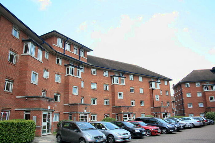 1 Bedroom Apartment To Rent In Bourneside Crescent, Southgate, N14