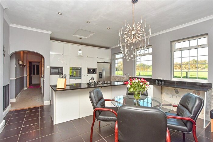 5 Bedroom Chalet For Sale In Warden Road, Eastchurch, Sheerness, Kent, ME12