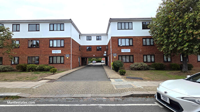 Flat For Sale In Masefield Court, Leicester Road, Barnet, EN5