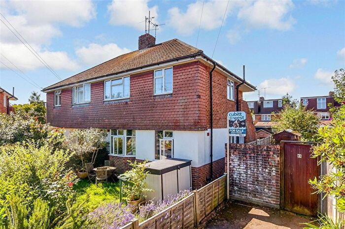 2 Bedroom Maisonette For Sale In Spencers Road, Horsham, West Sussex, RH12