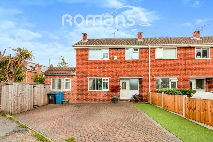 3 Bedroom End Of Terrace House To Rent In Lymington Avenue, Yateley, GU46