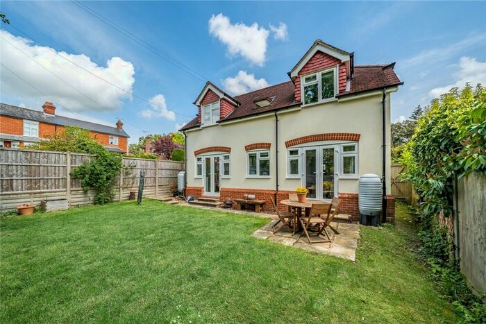 3 Bedroom Detached House To Rent In Echo Barn Lane, Wrecclesham, Farnham, GU10