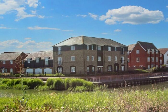 2 Bedroom Apartment To Rent In Bluewater Quay, MK42