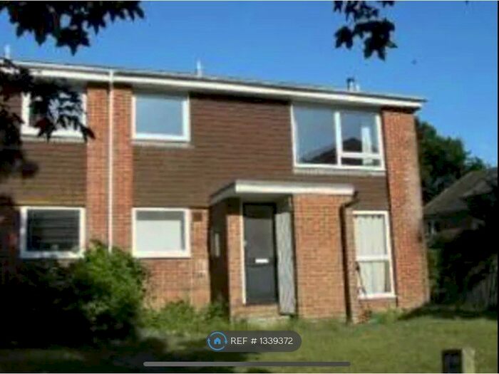 2 Bedroom Flat To Rent In Brinsons Close, Burton, Christchurch, BH23