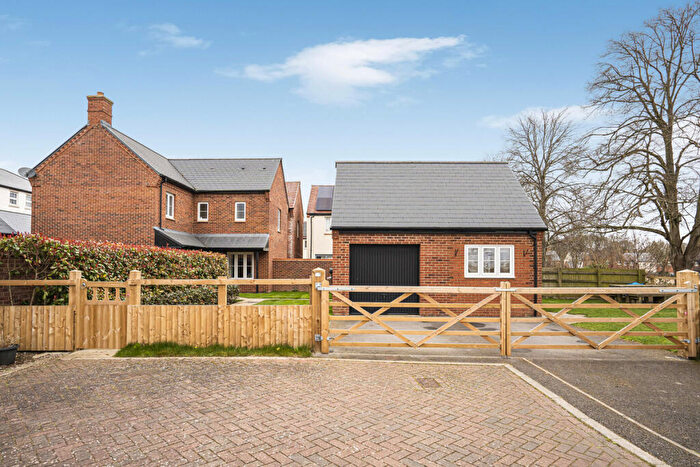 4 Bedroom Detached House For Sale In Wellesley Close, Bicester, OX25