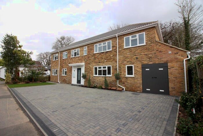 2 Bedroom Flat To Rent In Belle Vue Lane, Bushey Heath, Bushey, WD23