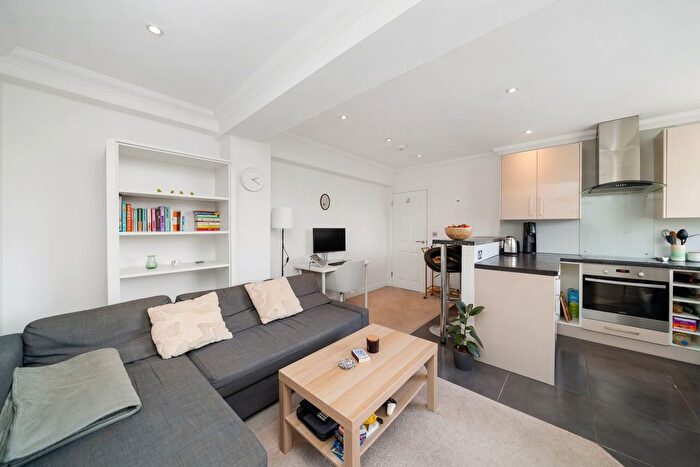1 Bedroom Flat For Sale In Du Cane Court. Balham High Road, London., SW17