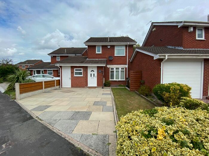 3 Bedroom Semi-Detached House To Rent In Ennerdale Road, Tyldesley, M29