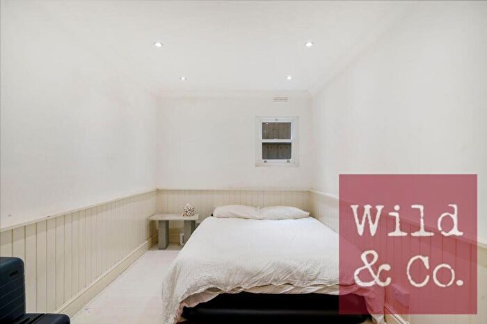3 Bedroom Duplex For Sale In Brookfield Road, , Victoria Park, Hackney, E9 - Photo 11