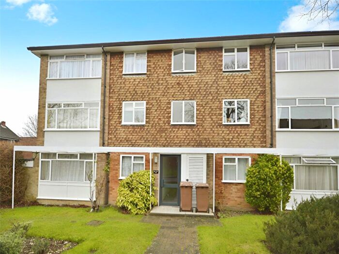 2 Bedroom Flat To Rent In Albion Road, Sutton, Surrey, SM2