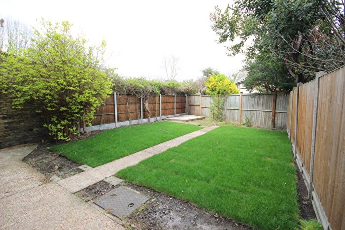 2 Bedroom House To Rent In Chapel House Street, Canary Wharf, E14