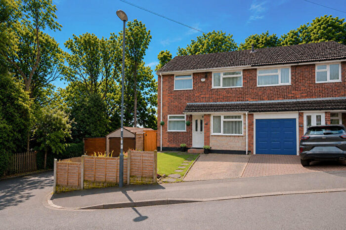 3 Bedroom Semi-Detached House For Sale In Oakwood Close, Grendon, CV9