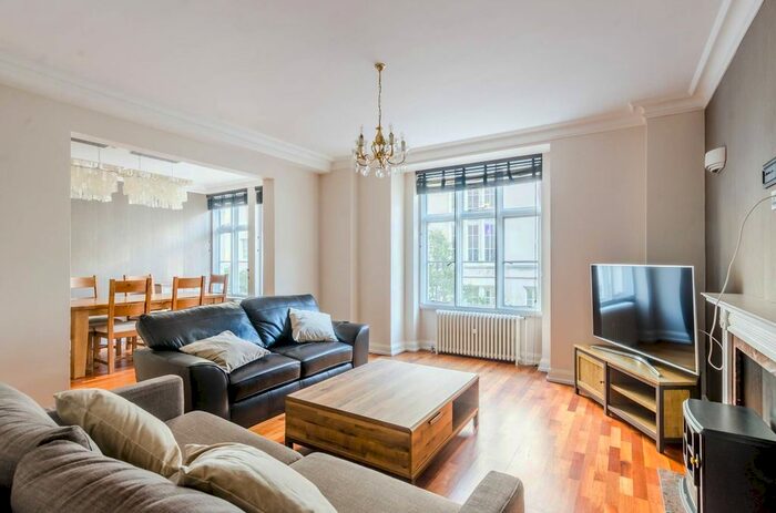 2 Bedroom Flat To Rent In Hallam Street, Marylebone, London, W1W