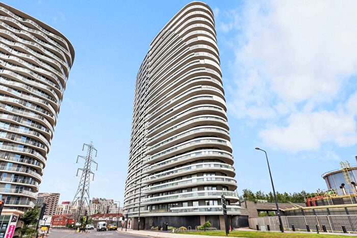 2 Bedroom Flat To Rent In Gateway Tower, Western Gateway, E16