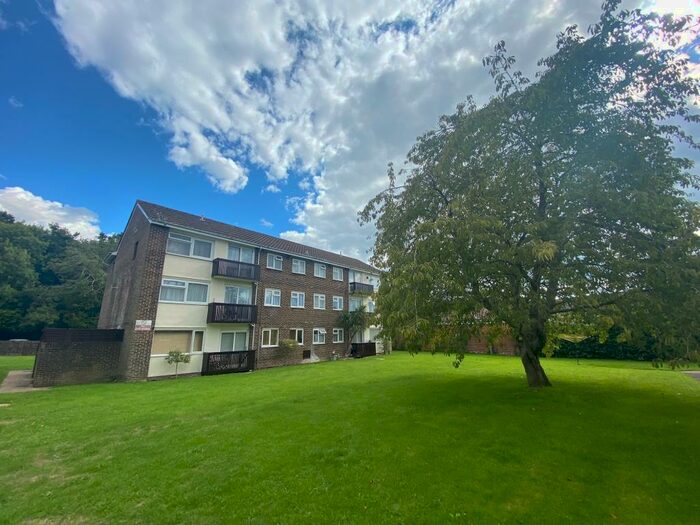 1 Bedroom Flat To Rent In Crombie Close, Waterlooville, PO8