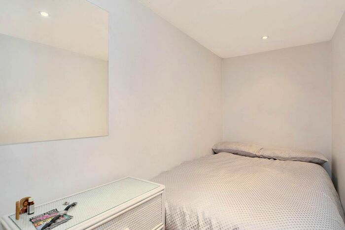 3 Bedroom Flat To Rent In Philbeach Gardens, Earls Court, London, SW5