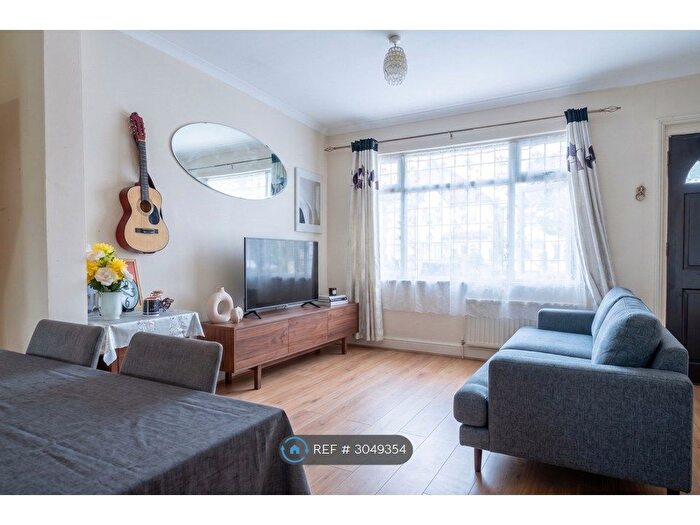 3 Bedroom Terraced House To Rent In Vicarage Farm Road, Hounslow, TW5