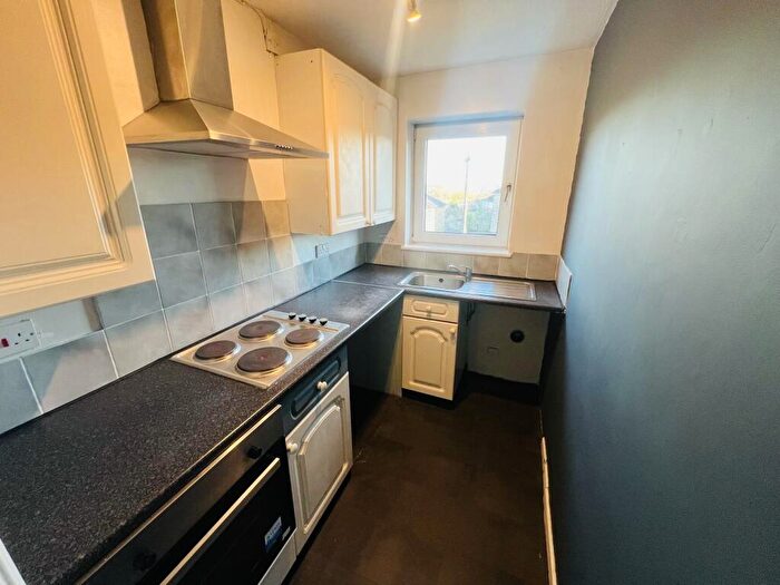 1 Bedroom Apartment To Rent In Fairclough Grove, Halifax, HX3
