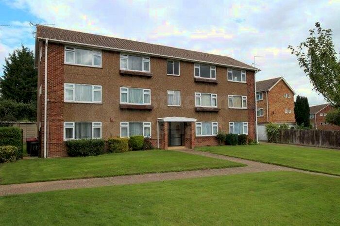 3 Bedroom Flat To Rent In Shaftesbury Road, CT2