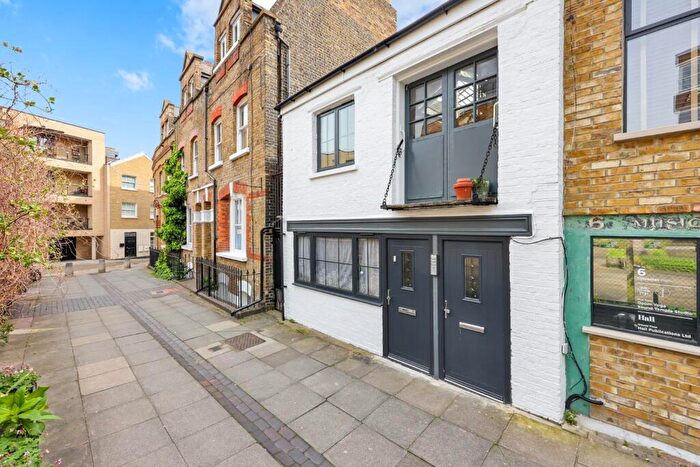 2 Bedroom Apartment For Sale In Sylvester Path, Hackney, E8