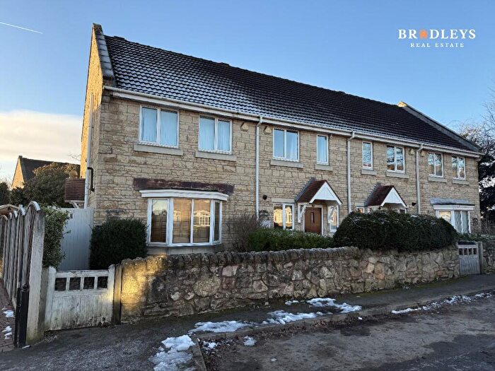 3 Bedroom Town House To Rent In West End Road, Doncaster, South Yorkshire, DN6