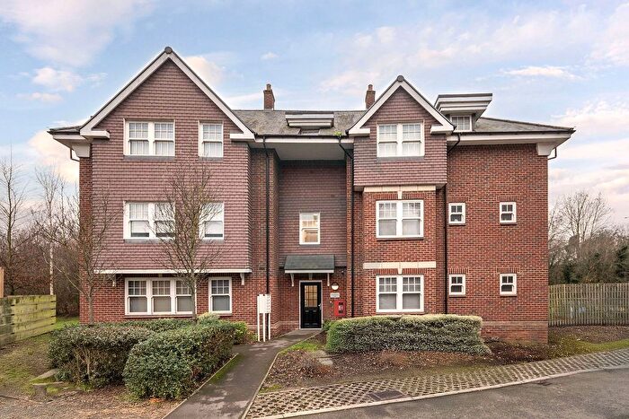 3 Bedroom Flat For Sale In Chamberlain Court, Rosebery Place, Mill Hill, London, NW7