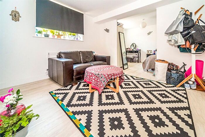 1 Bedroom Flat For Sale In Skyline House, Swingate, Stevenage, Hertfordshire, SG1