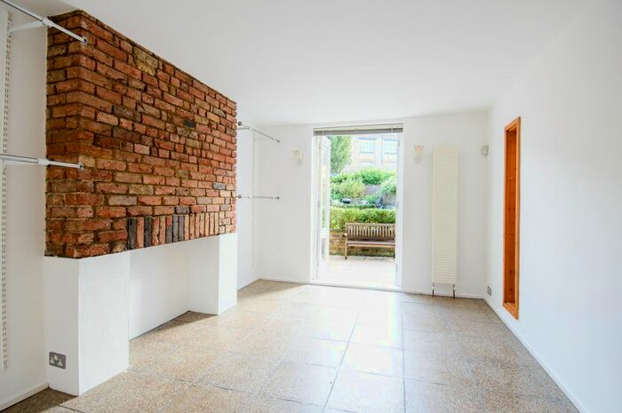 1 Bedroom Flat To Rent In Shacklewell Lane, London, E8