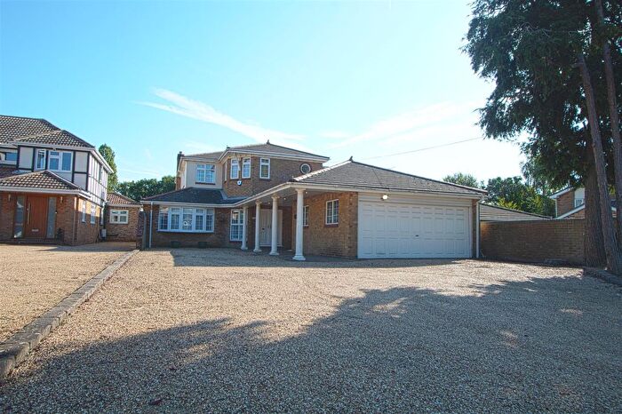 4 Bedroom Detached House For Sale In Noak Hill Road, Billericay, CM12