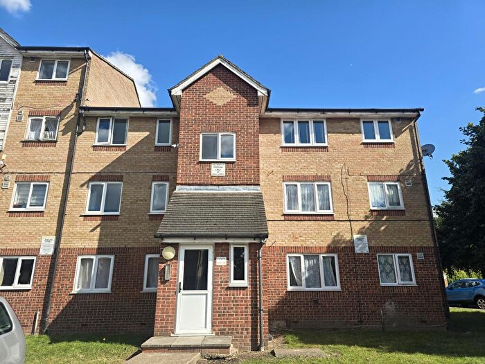 Flat To Rent In Wigston Close, Edmonton, N18