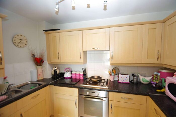 2 Bedroom Flat To Rent In Edison Court, Watford, WD18